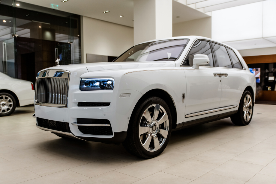 Rolls-Royce-Cullinan-8-1580888877