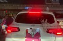 Xác minh chủ xe Mercedes 'cố tình' gắn nơ hồng để che biển số