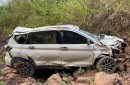Điện Biên: Suzuki XL7 bị vò nát sau khi lao xuống vực, gia đình 5 người chỉ bị xây xát nhẹ