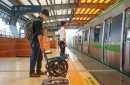 Hanoi Metro khuyến nghị hành khách nên hạn chế mang xe đạp gấp dùng pin lithium lên tàu