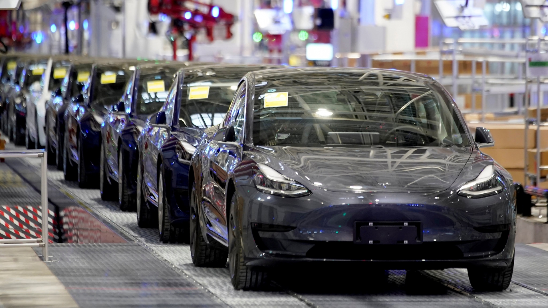 Dây chuyền sản xuất xe Tesla tại Trung Quốc