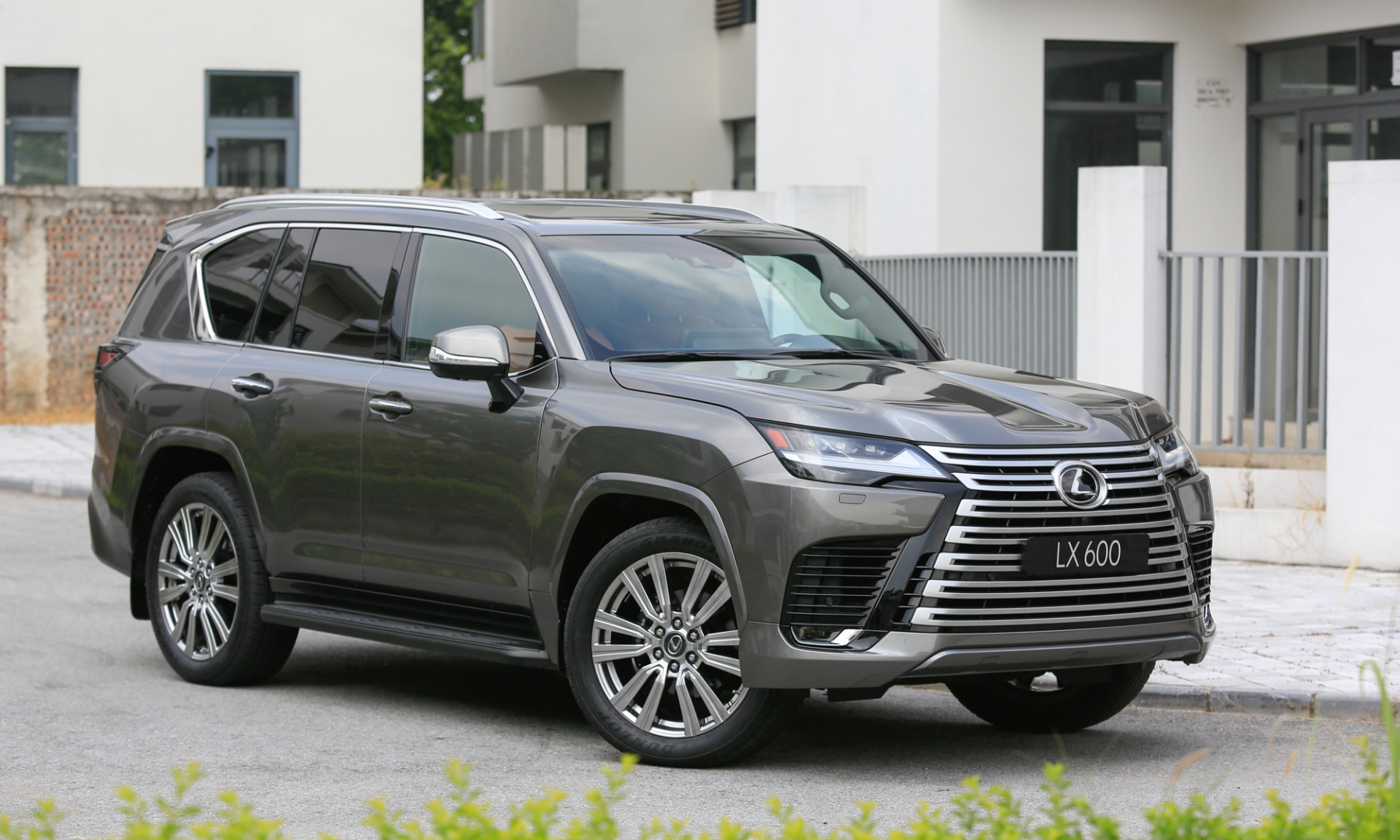 Lexus LX 600