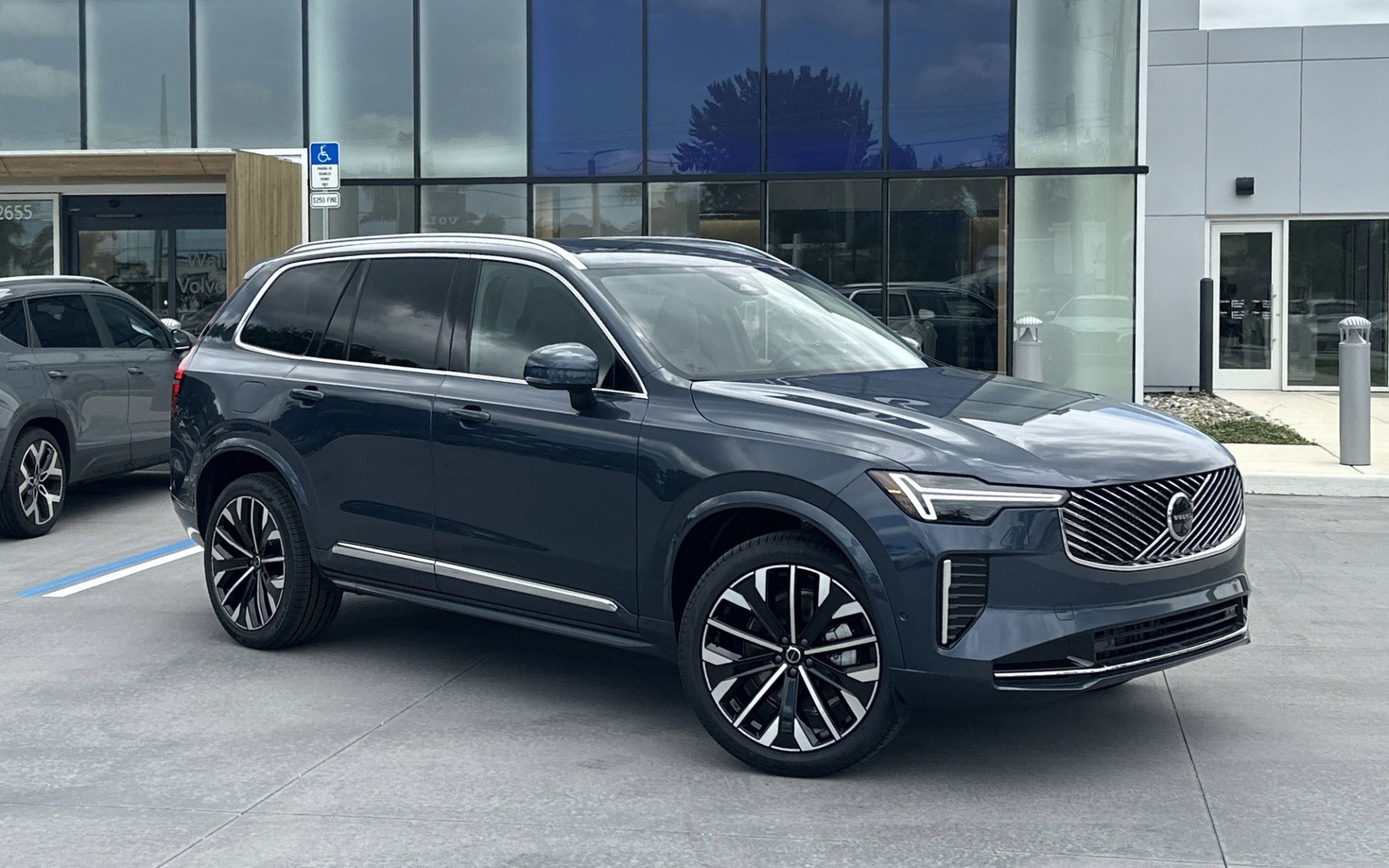 SUV hạng sang Volvo XC90 2026 sắp đến Việt Nam, giá dự kiến “mềm” hơn