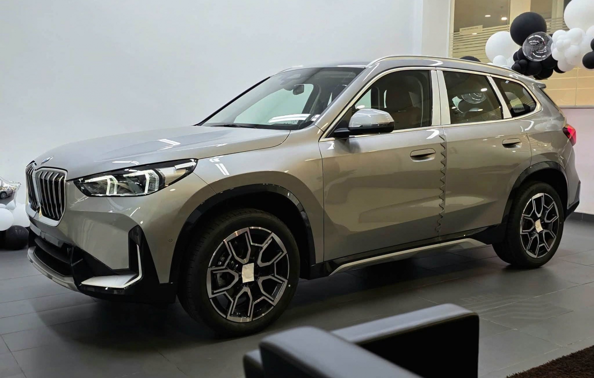 BMW X1 2026 vừa cập bến Việt Nam, thiết kế vuông vức hơn và nâng cấp công nghệ