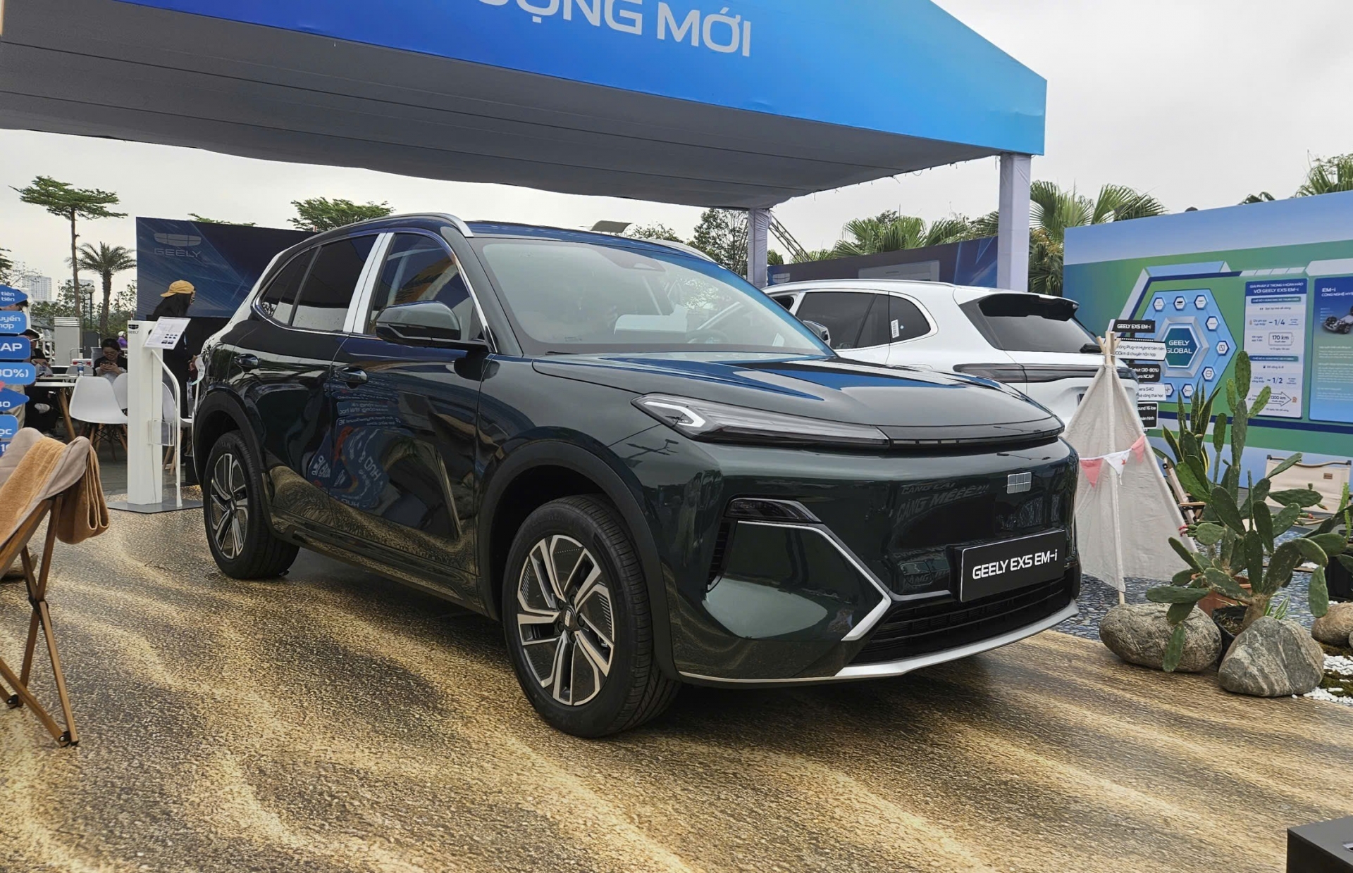 SUV hybrid Geely EX5 EM-i ghi dấu ấn với 3 kỷ lục ngay khi trình làng ...