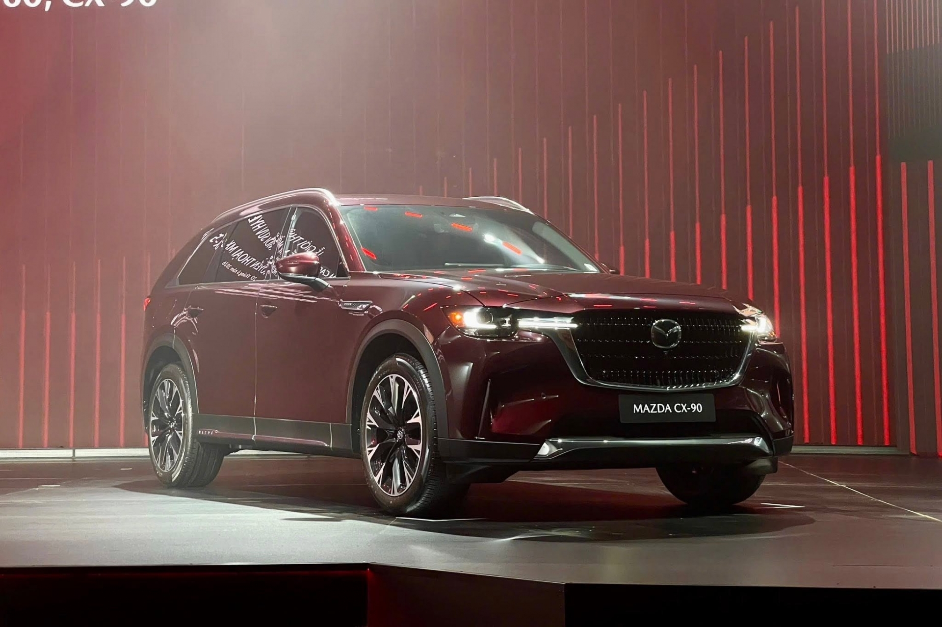SUV cỡ lớn Mazda CX-90 có giá ngang Hyundai Palisade tại Việt Nam
