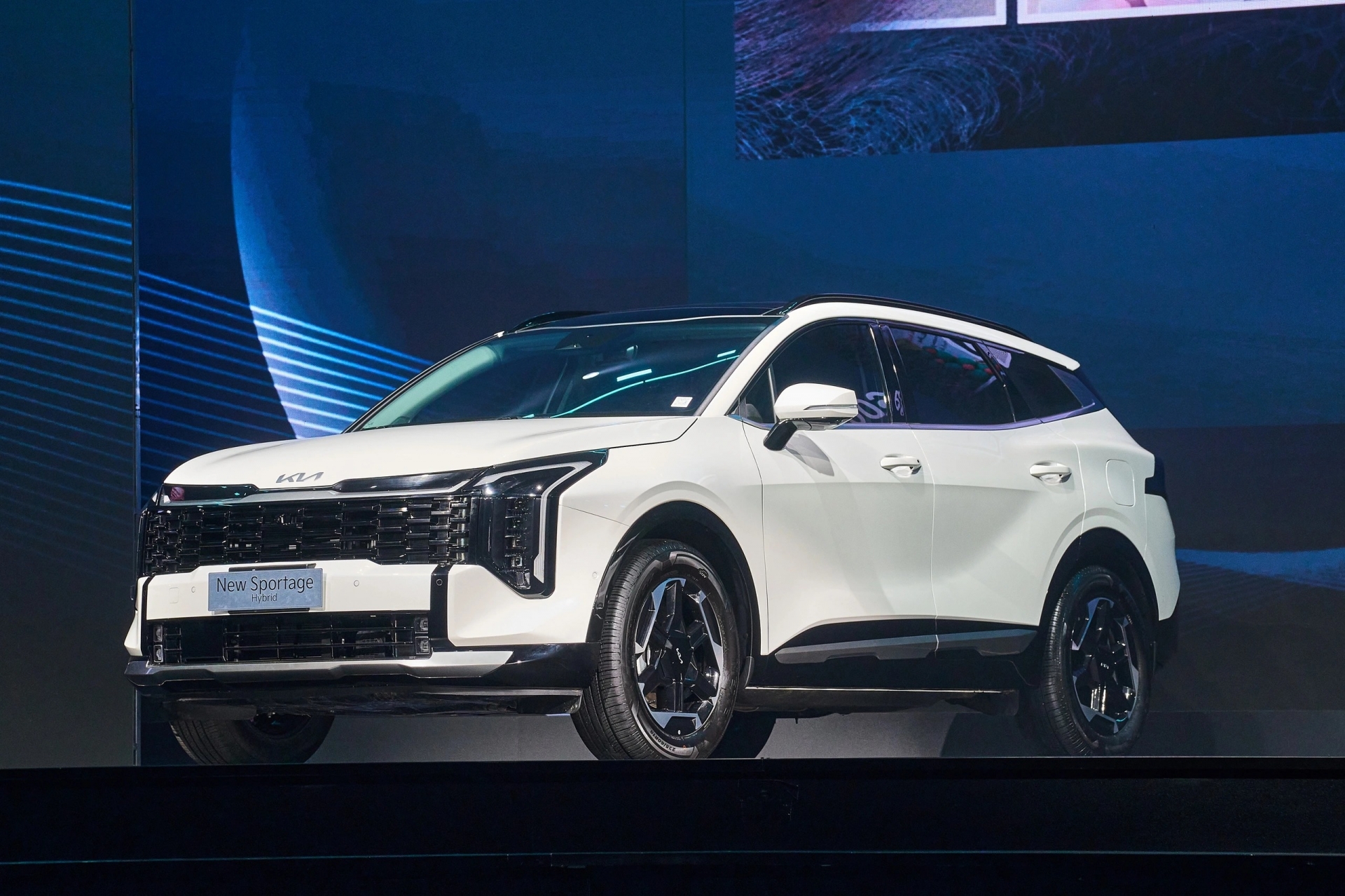 SUV hybrid Kia New Sportage Hybrid ra mắt khách Việt, giá từ 979 triệu đồng