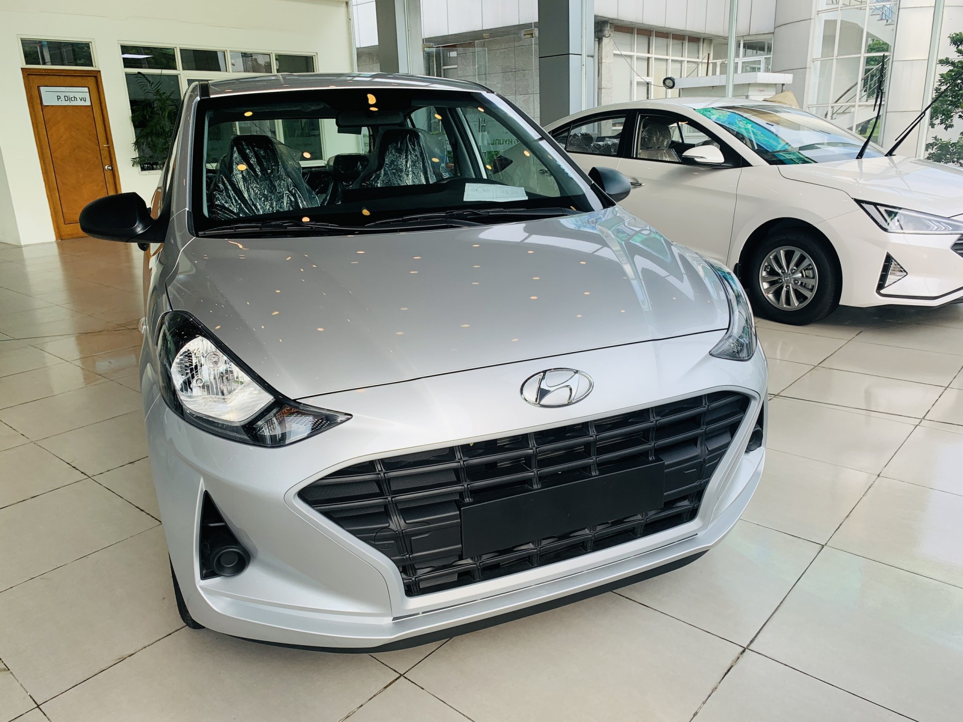 Hyundai Grand i10 2021 bản Tiêu chuẩn có giá khoảng 360 triệu đồng