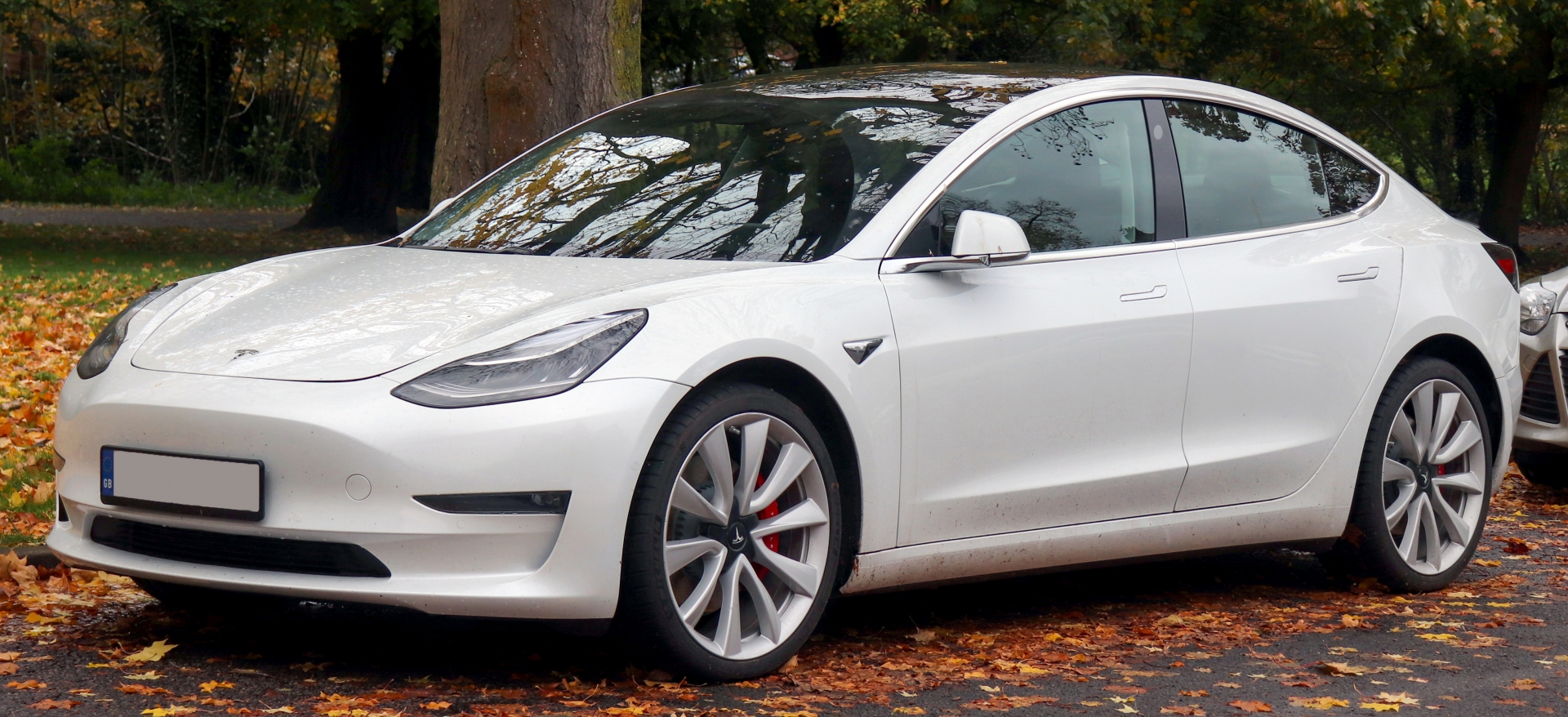 Tesla Model 3 - Mẫu xe điện bán chạy nhất thế giới
