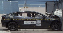 Tesla Model 3 gây thất vọng sau bài kiểm tra an toàn