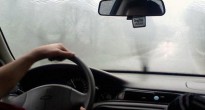 Những lưu ý khi lái xe ô tô trong thời tiết nồm ẩm, mưa lạnh