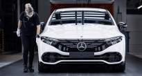Khám phá những hình ảnh mới nhất chiếc Mercedes-Benz EQS Luxury Sedan trong xưởng sản xuất