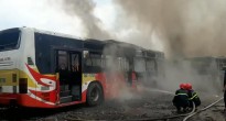[Video] Hàng loạt xe khách cũ bị bốc cháy tại Bắc Giang, thiệt hại lên tới gần 1 tỷ đồng