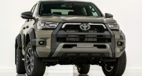 Toyota Hilux 2023 chính thức ra mắt, thêm trang bị đấu với Ford Ranger