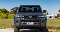 Toyota Hilux 2023 nhận đặt cọc: Màu sắc mới, tiện ích không thua kém Ford Ranger