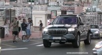 Mercedes-Maybach GLS 600 nhún nhảy trên đường phố đầy thích thú