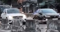 Bất bình hành vi của người nước ngoài chặn nhiều ô tô và đập phá tại Nha Trang