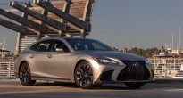 Sedan cao cấp Lexus LS đứng trước nguy cơ bị 'thay thế' bởi người anh em trong nhà