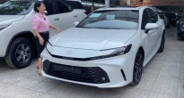 Vừa lăn bánh 14km, chiếc Toyota Camry đời 2025 đã vội vàng lên sàn xe cũ