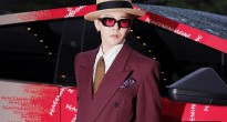 G-Dragon biến Cybertruck thành 'siêu phẩm thời trang': Đỏ rực, logo Peaceminusone, giới hạn toàn cầu