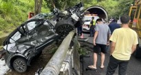 Tai nạn nghiêm trọng, tài xế ngồi... thiền giữa đường khiến cảnh sát ngỡ ngàng
