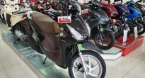Xe máy xăng đồng loạt giảm giá sâu giữa làn sóng xe máy điện