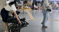 Hà Nội Metro nói gì trước thông tin 'cấm' xe điện lên tàu? Đây là cách các quốc gia trên Thế giới đang thực hiện