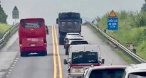 Camera hành trình của người dân “tố” xe khách vượt ẩu, tài xế lĩnh phạt nặng