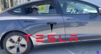 Chủ sở hữu xe Tesla bị cảnh sắt bắt vì 'lái xe không có tài xế'