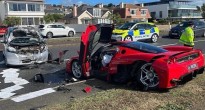Nhân viên lái Ferrari Enzo triệu đô của khách gây tai nạn, thiệt hại nặng