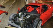 Ngỡ ngàng siêu xe Ferrari hàng hiếm vừa ra khỏi showroom đã bị nhân viên đâm nát cả đầu xe