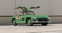 Cận cảnh 'hàng hiếm' Mercedes 300SL Gullwing 1995 trị giá 2 triệu USD sắp được đấu giá