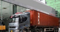 Hà Nội: Showroom ô tô thuê xe container làm ‘lá chắn’ trước siêu bão Yagi