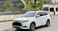 Lăn bánh 2 năm, Mitsubishi Outlander 2022 chạy lướt được rao bán lại với giá khó tin