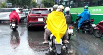 Áo mưa cánh dơi: Tiện dụng nhưng tiềm ẩn nguy hiểm nếu sử dụng sai cách