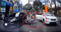 Mở cửa ô tô sai cách: Hiểm họa khôn lường cho người đi đường