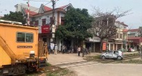 Gác chắn tự động bất ngờ mở khi tàu tới, ô tô bị đẩy xa cả chục mét
