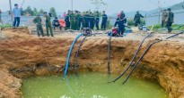 Bắc Kạn: Tìm phương án thay thế sau khi tạm dừng hút nước trong 'hố tử thần' do nguy cơ sụt lún