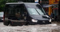 Kinh nghiệm lái xe an toàn mùa mưa bão: Khi nào nên đi qua đoạn ngập, khi nào nên quay đầu?