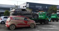 Xe ngập nước nằm la liệt ở Thái Nguyên sau bão số 11, công tác cứu hộ gặp nhiều khó khăn