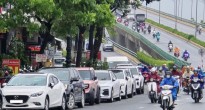 Tài xế Đà Nẵng 'chạy đua' tìm chỗ cao gửi xe trước cảnh báo về mưa lớn do bão số 12