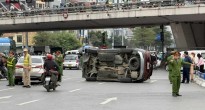 Va chạm liên hoàn tại Ngã Tư Sở: Tài xế ô tô bị lật nghiêng có biểu hiện không tỉnh táo