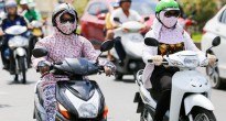 Mùa hè nắng nóng gay gắt, người đi xe máy cần lưu ý gì khi chọn đồ chống nắng?