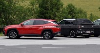 Hyundai Tucson thế hệ mới bị bắt gặp khi đỗ cạnh bản hiện hành, thiết kế vuông vức hơn