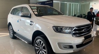 Ford Everest tiếp tục giảm giá 'khủng' từ 70 - 100 triệu đồng để xả hàng tồn kho