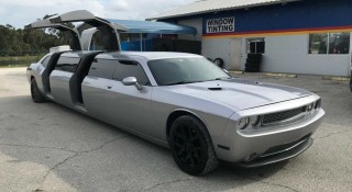 Dodge Challenger phiên bản Limo siêu 'dị', giá chỉ 32.500 USD