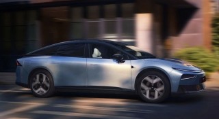 Sedan hybrid mới gây sốt với phạm vi di chuyển 1.550 km, nhiều công nghệ, ‘đáng tới từng đồng’