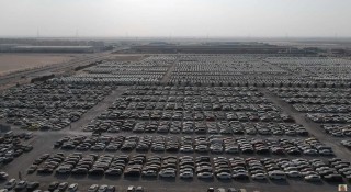 Lexus, Ferrari, Rolls-Royce và những siêu xe bị bỏ hoang với số lượng lên đến hàng ngàn chiếc