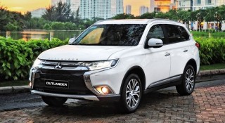 Vừa được triệu hồi do lỗi bơm nhiên liệu, Mitsubishi Outlander tiếp tục triệu hồi bởi lỗi 'trôi xe'