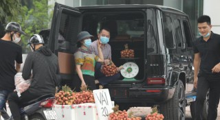 Phía sau câu chuyện người đàn ông dùng Mercedes G63 hơn 10 tỷ đi 'buôn' vải